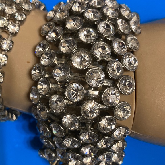 Blingy wrist wear three beautiful clear stones one strap one slip clasp one rope - Picture 5 of 12